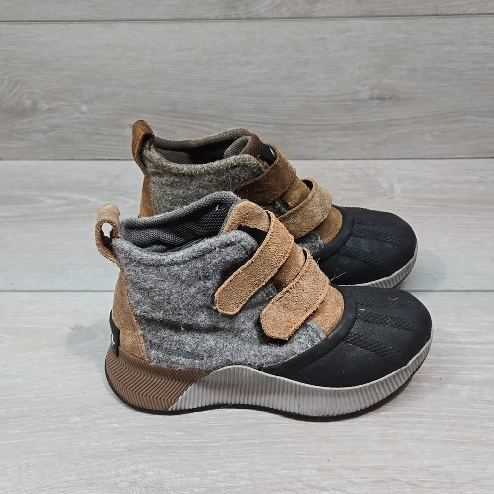Sorel Kids Unisex Ankle Sneakers Waterproof Boots shoes sz 12 toddler